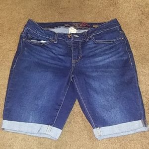 Women's Bermuda shorts